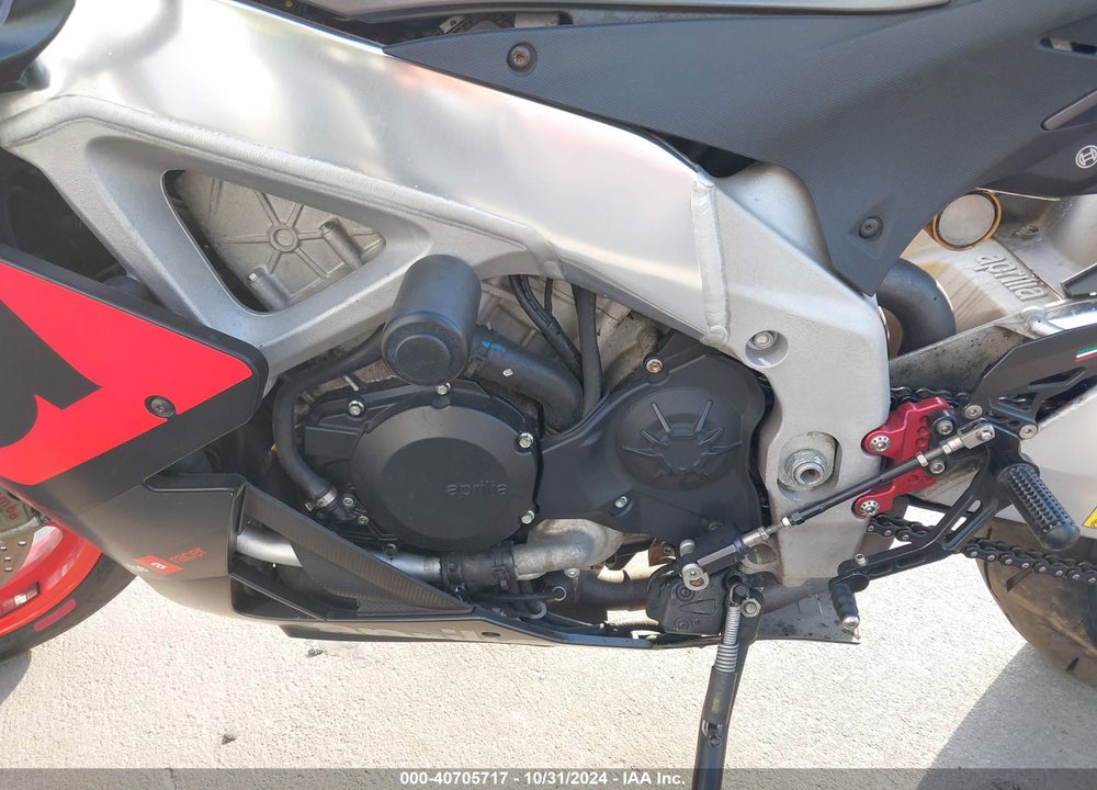 2016 APRILIA RSV4 RF/RR VIN: ZD4RKUB02GS000591