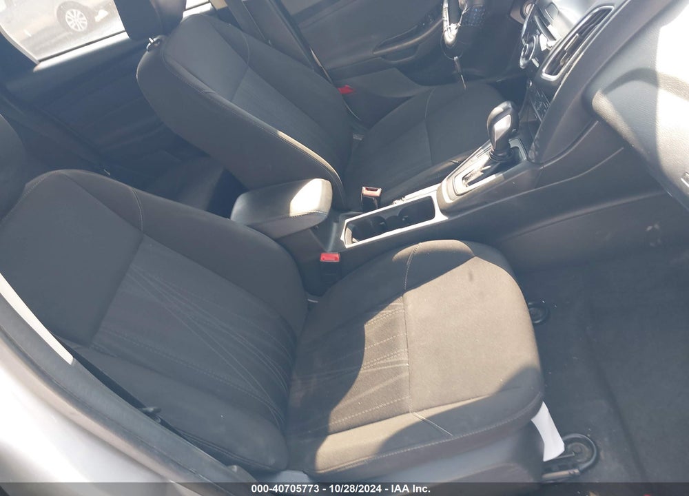 2017 FORD FOCUS SEL VIN: 1FADP3H24HL232170