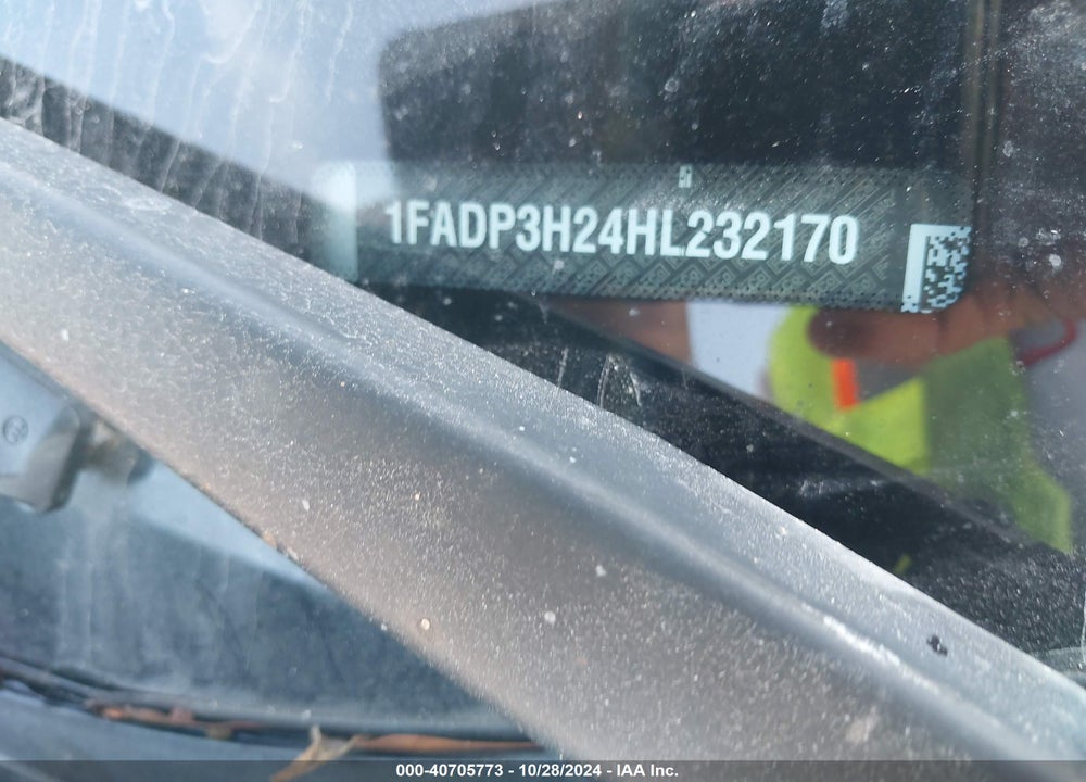 2017 FORD FOCUS SEL VIN: 1FADP3H24HL232170