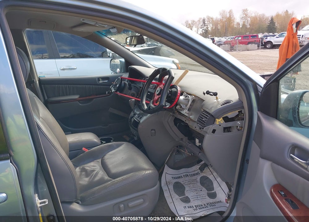 2005 TOYOTA SIENNA XLE VIN: 5TDBA22C45S049831