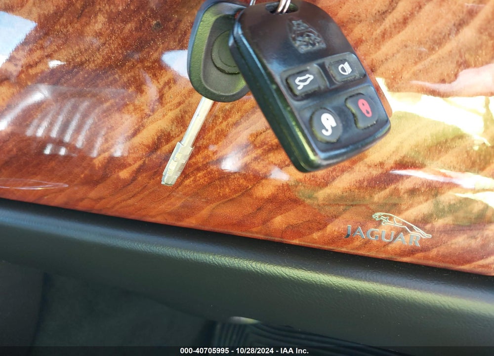 2005 JAGUAR XK8 VIN: SAJDA41C852A42091