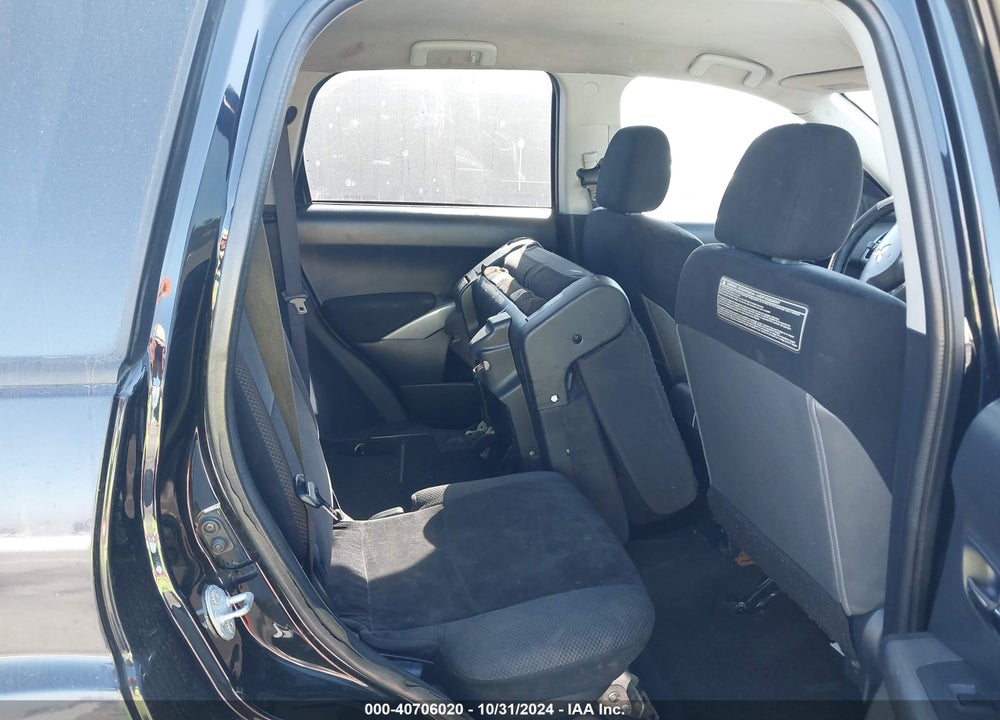 2011 MITSUBISHI OUTLANDER ES VIN: JA4AS2AW0BU033633