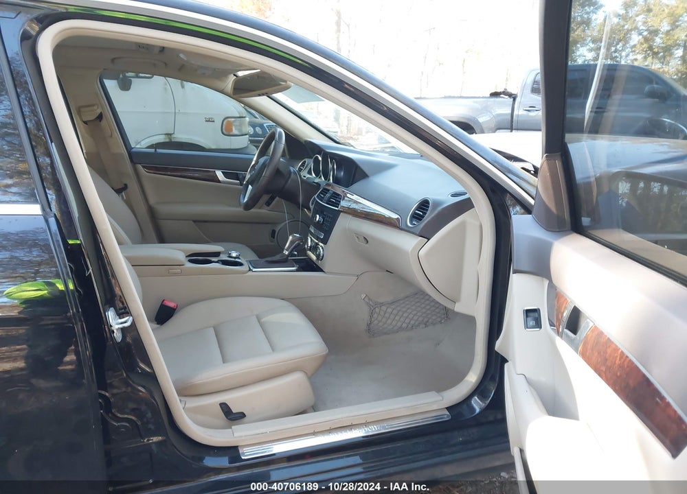 2013 MERCEDES-BENZ C 250 LUXURY/SPORT VIN: WDDGF4HB5DA804083