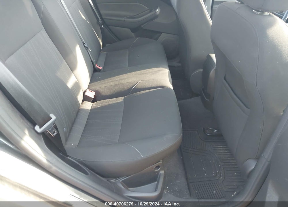 2015 FORD FOCUS SE VIN: 1FADP3K21FL293322