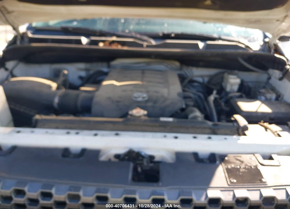2018 TOYOTA TUNDRA SR5 5.7L V8 VIN: 5TFDW5F18JX695754