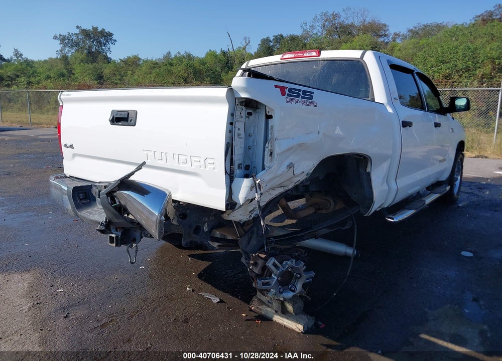 2018 TOYOTA TUNDRA SR5 5.7L V8 VIN: 5TFDW5F18JX695754