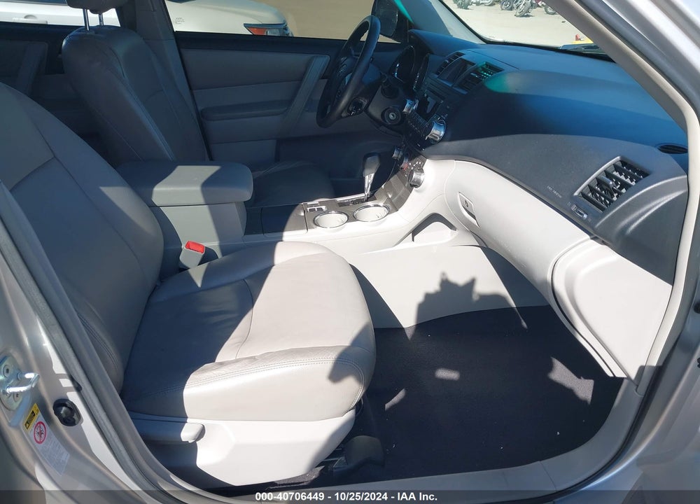 2011 TOYOTA HIGHLANDER BASE V6 VIN: 5TDZK3EH6BS040696