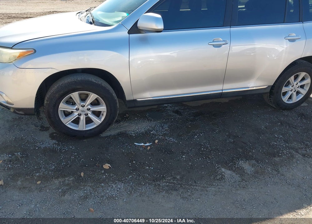 2011 TOYOTA HIGHLANDER BASE V6 VIN: 5TDZK3EH6BS040696
