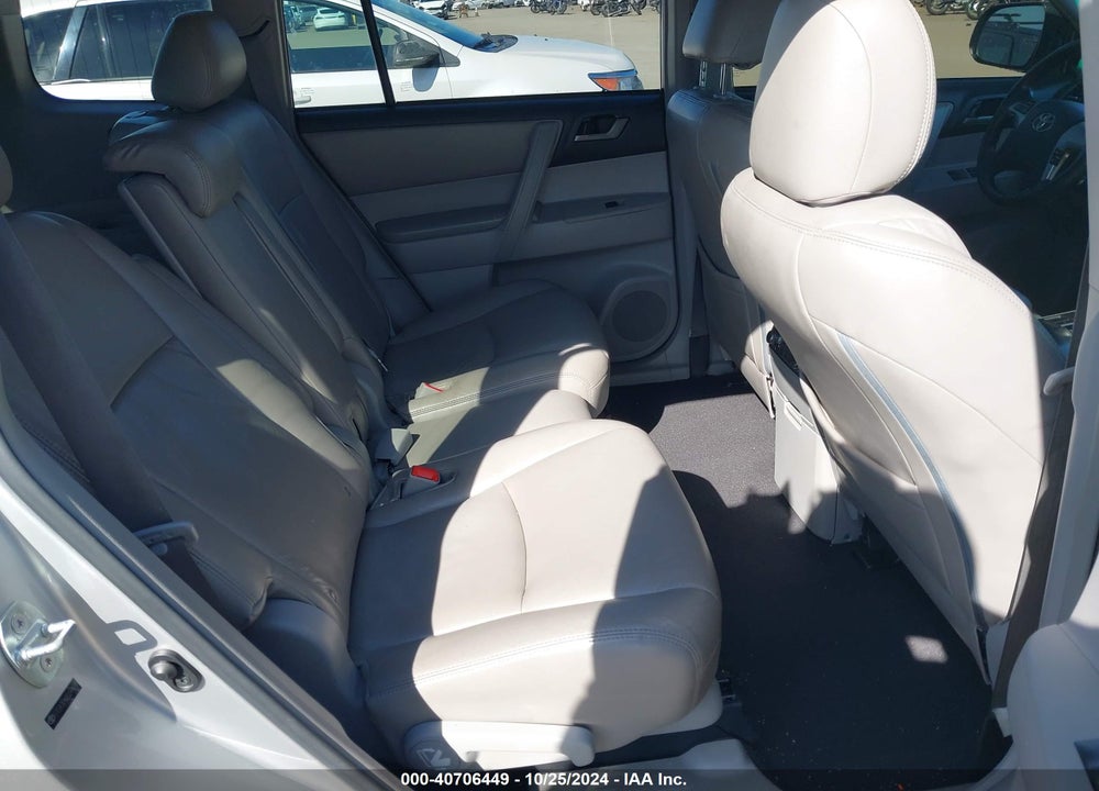 2011 TOYOTA HIGHLANDER BASE V6 VIN: 5TDZK3EH6BS040696