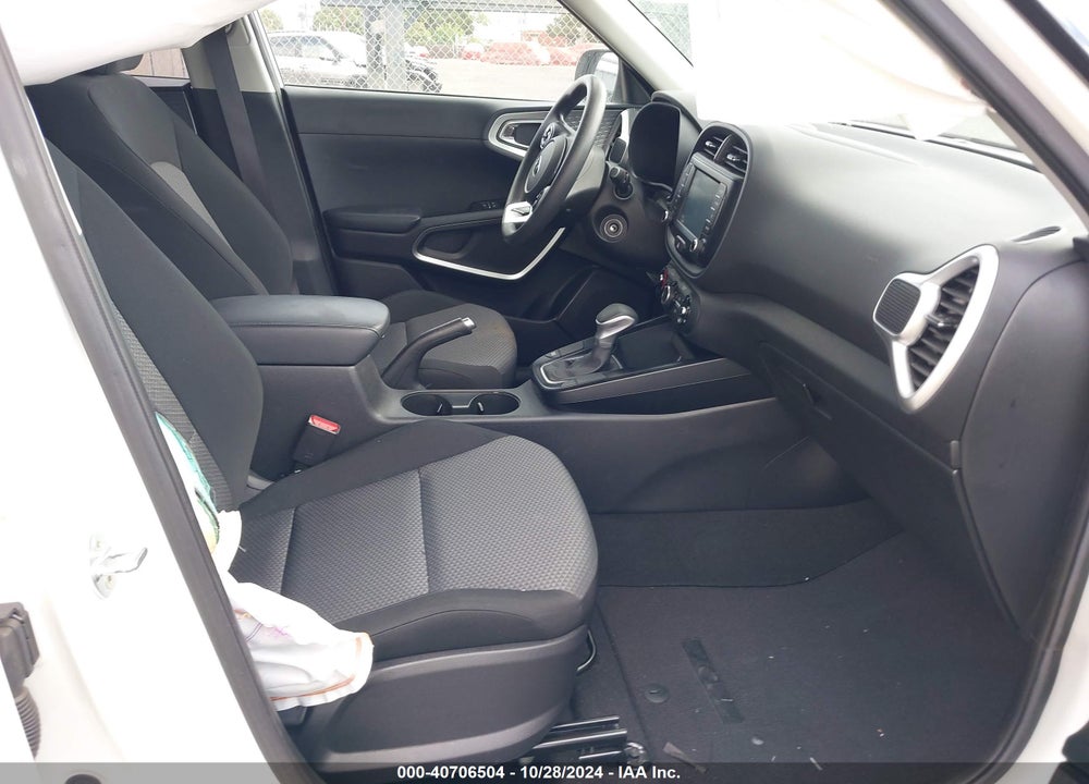 2020 KIA SOUL LX VIN: KNDJ23AU5L7718270