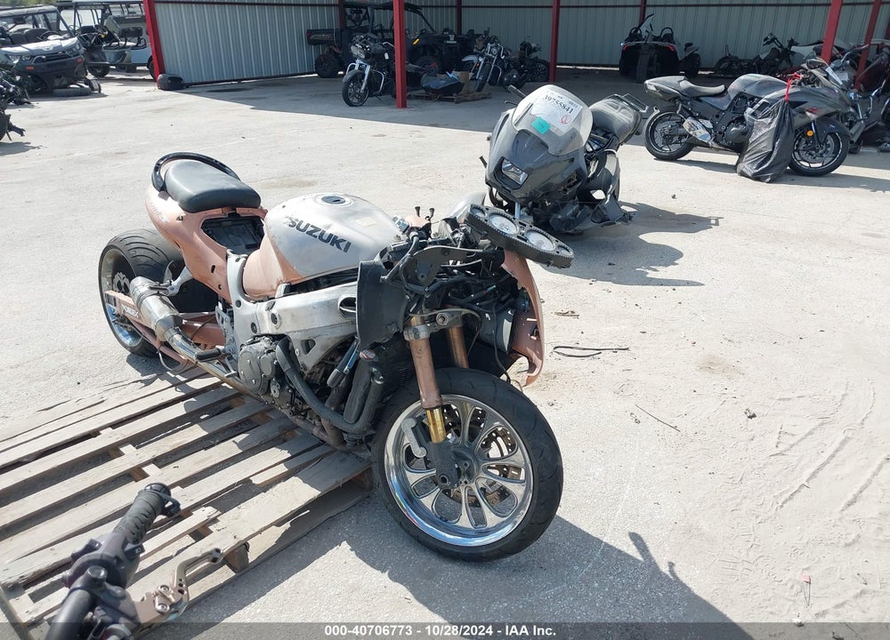 1999 SUZUKI GSX1300 R VIN: JS1GW71A3X2104200