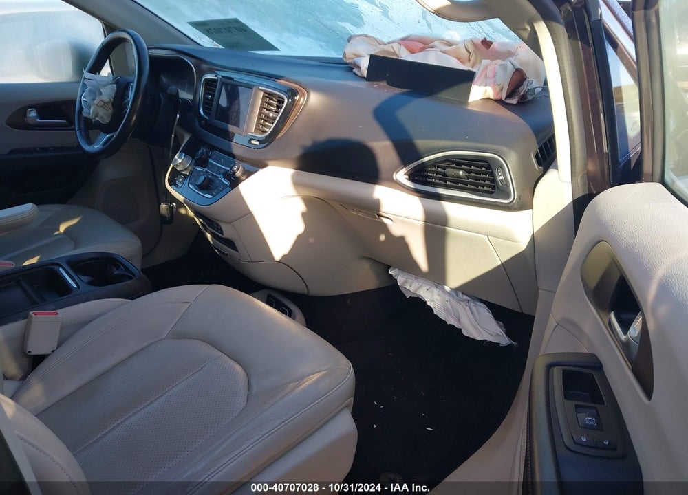 2019 CHRYSLER PACIFICA TOURING L VIN: 2C4RC1BG2KR508638