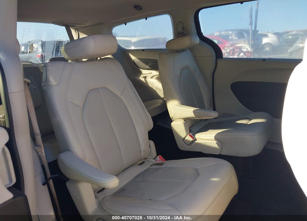 2019 CHRYSLER PACIFICA TOURING L VIN: 2C4RC1BG2KR508638