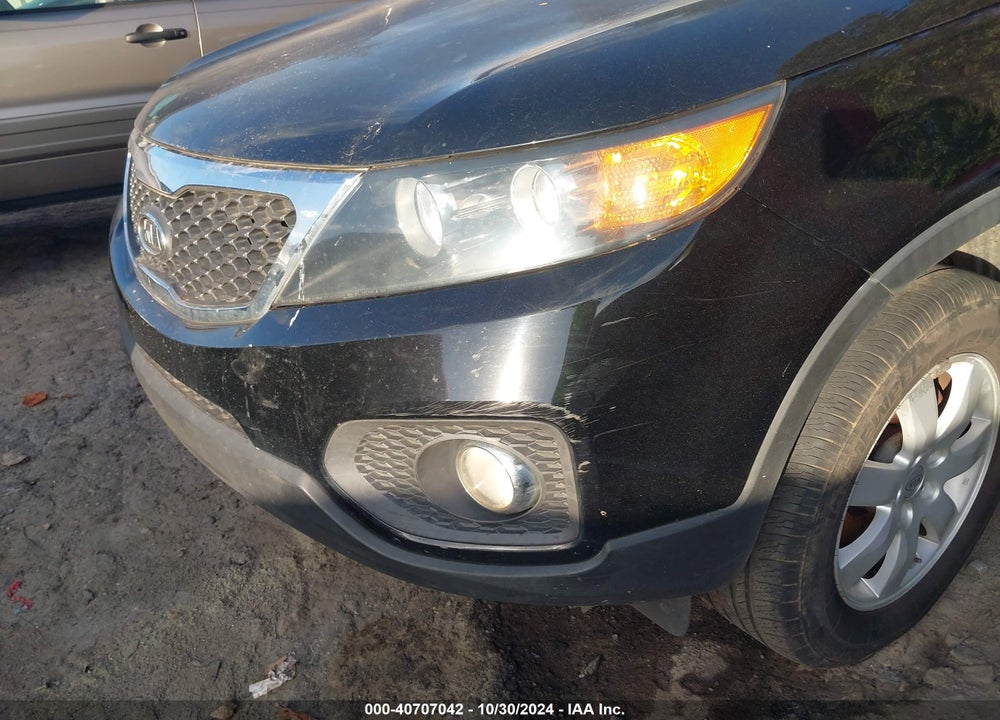2011 KIA SORENTO LX VIN: 5XYKT4A16BG044077
