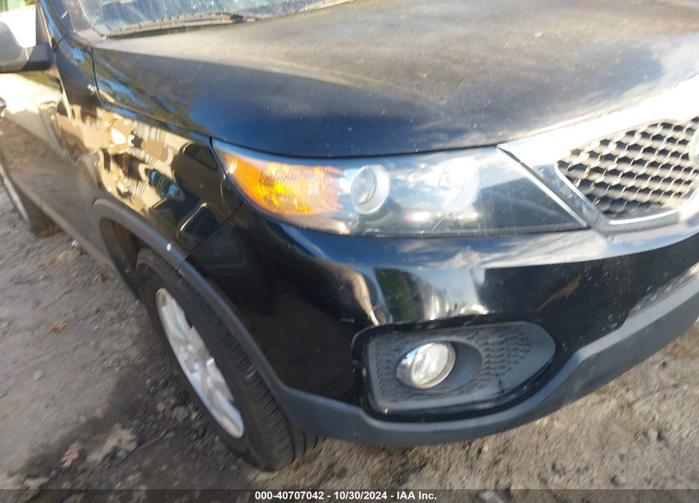 2011 KIA SORENTO LX VIN: 5XYKT4A16BG044077