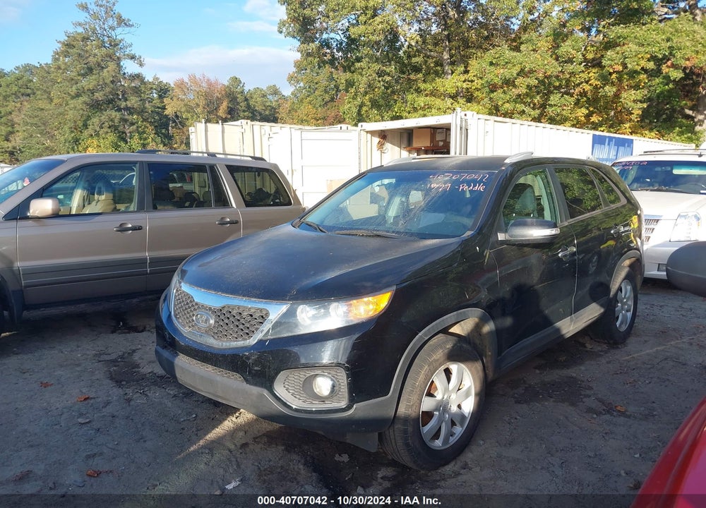2011 KIA SORENTO LX VIN: 5XYKT4A16BG044077