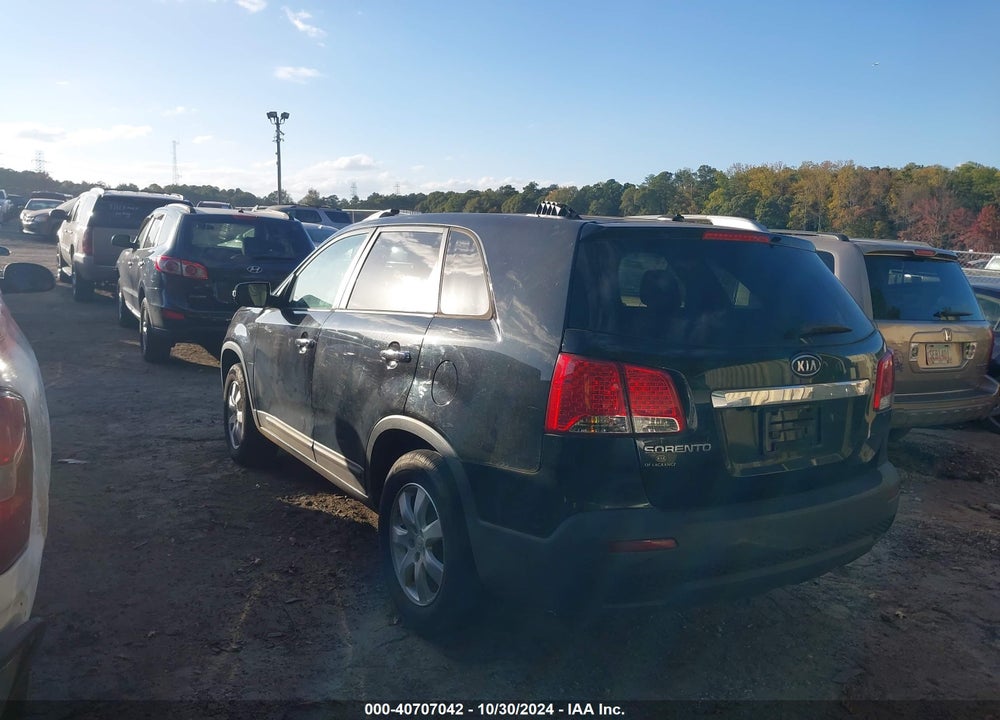 2011 KIA SORENTO LX VIN: 5XYKT4A16BG044077