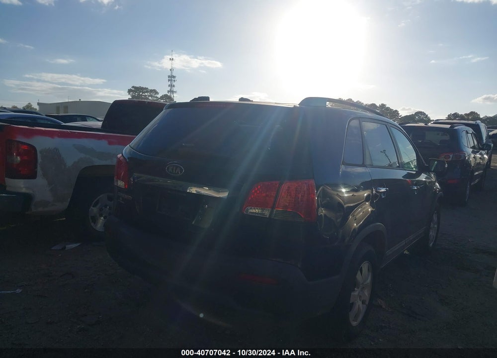 2011 KIA SORENTO LX VIN: 5XYKT4A16BG044077