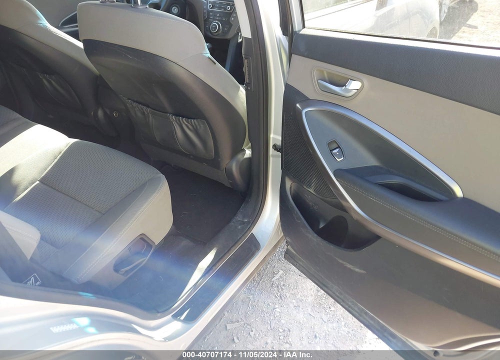 2017 HYUNDAI SANTA FE SE VIN: KM8SMDHF1HU174494