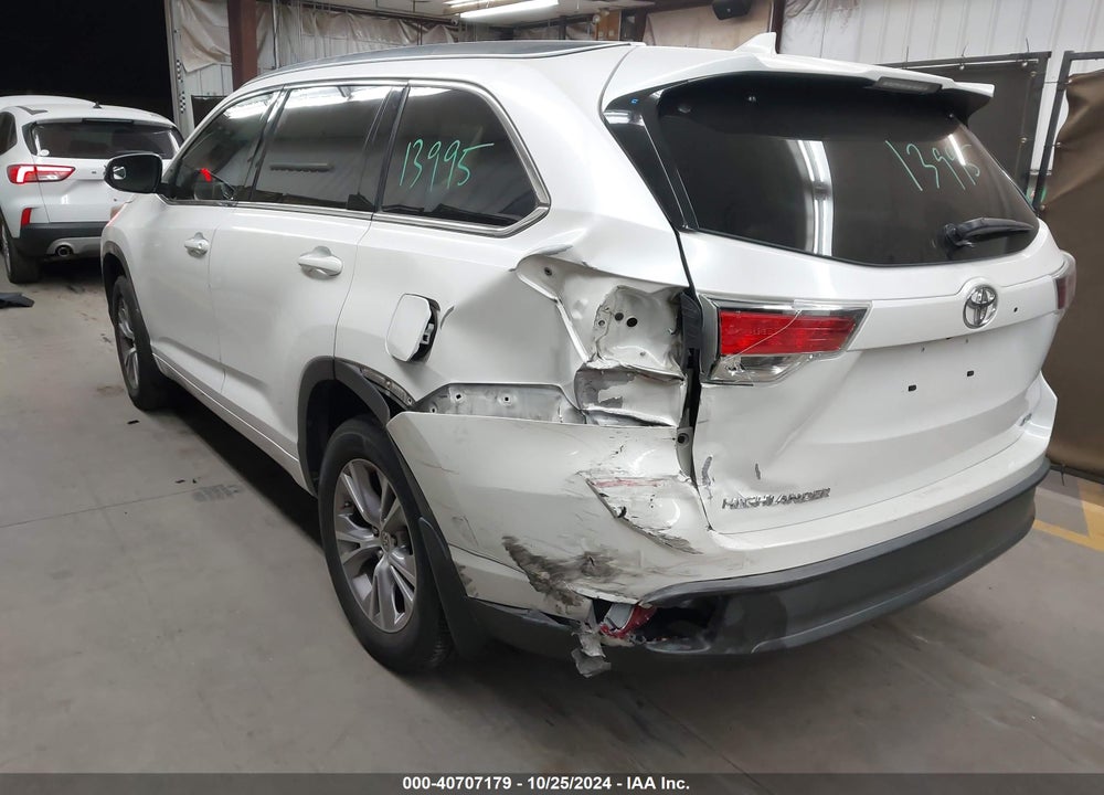 2015 TOYOTA HIGHLANDER XLE V6 VIN: 5TDKKRFH8FS072297