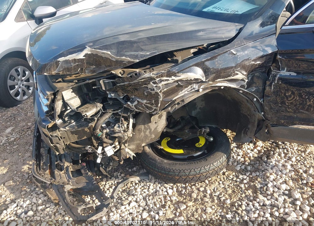 2018 VOLKSWAGEN TIGUAN SE/SEL VIN: 3VV2B7AX1JM067505