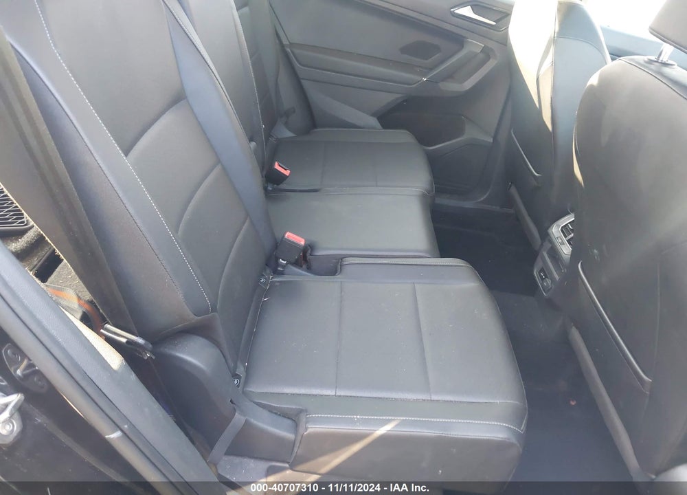 2018 VOLKSWAGEN TIGUAN SE/SEL VIN: 3VV2B7AX1JM067505