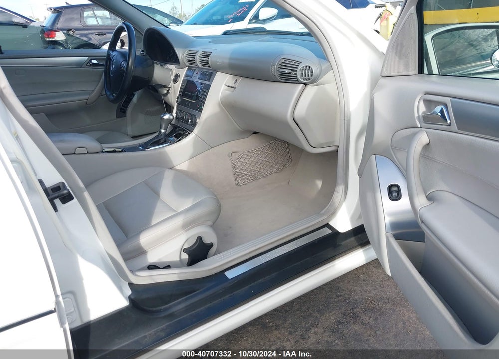 2006 MERCEDES-BENZ C 230 SPORT VIN: WDBRF52H76A889371