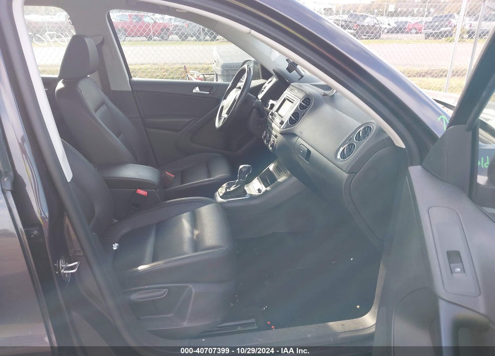 2016 VOLKSWAGEN TIGUAN S VIN: WVGAV7AX2GW604713