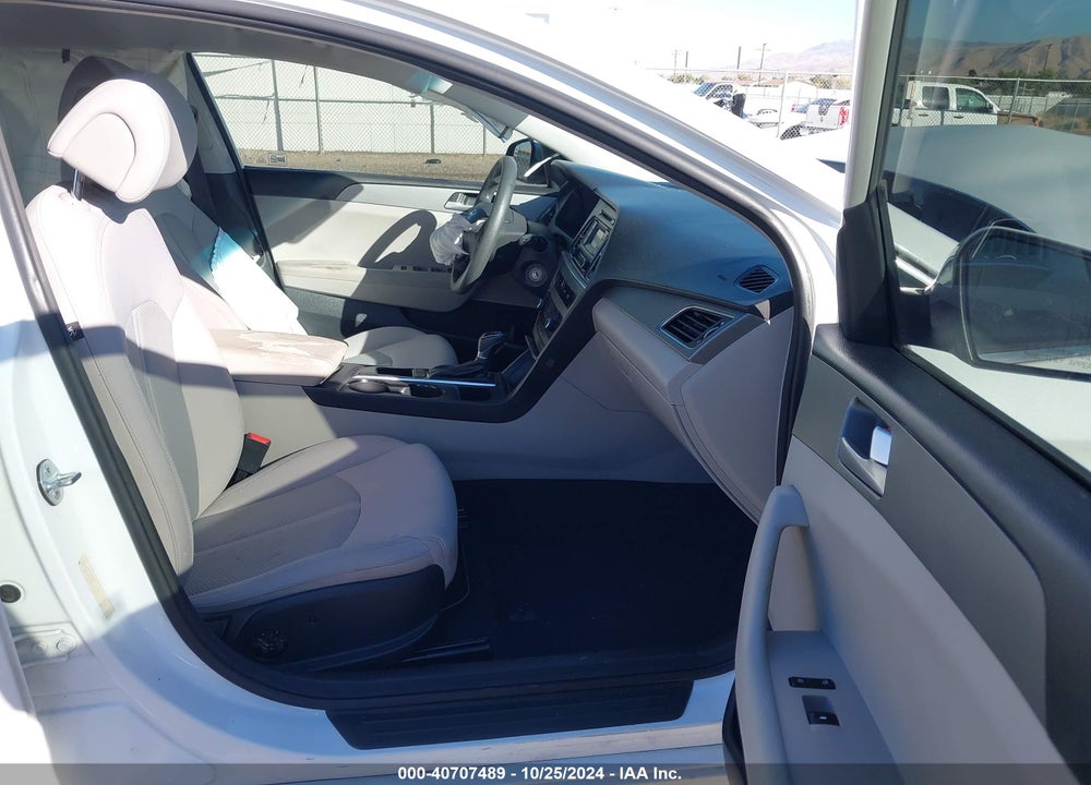 2015 HYUNDAI SONATA SE VIN: 5NPE24AF6FH123291