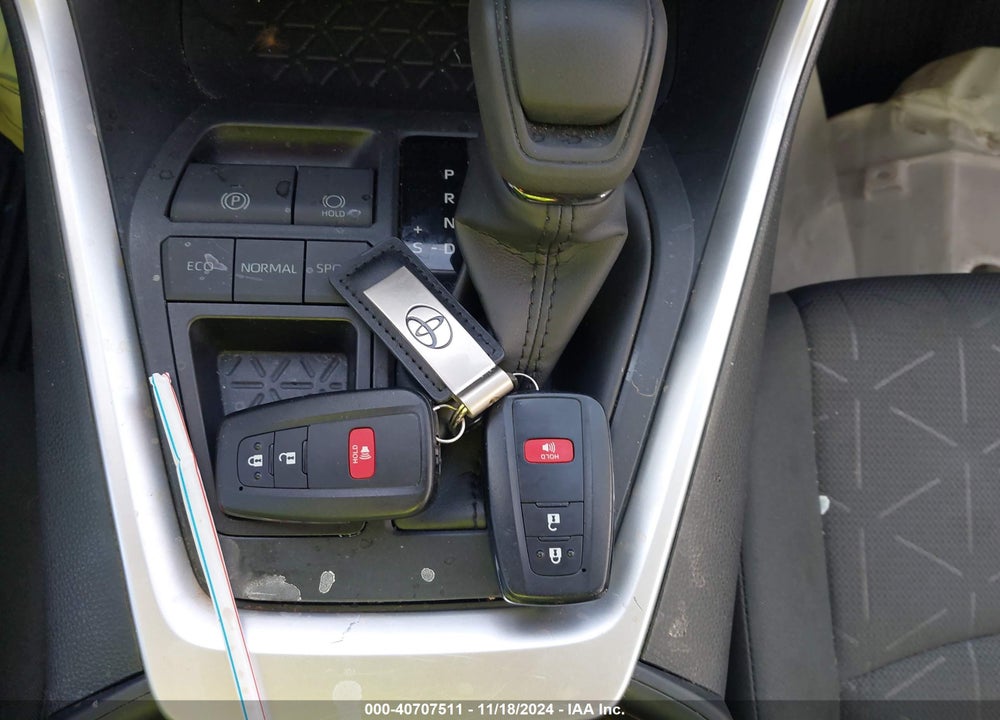 2020 TOYOTA RAV4 XLE VIN: JTMW1RFV2LJ017640