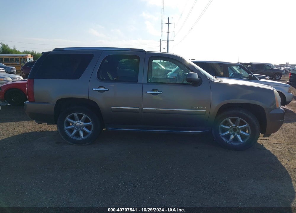 2011 GMC YUKON DENALI VIN: 1GKS1EEF2BR178303