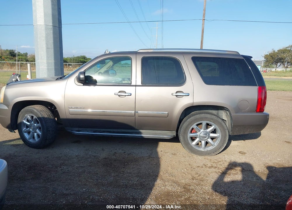 2011 GMC YUKON DENALI VIN: 1GKS1EEF2BR178303