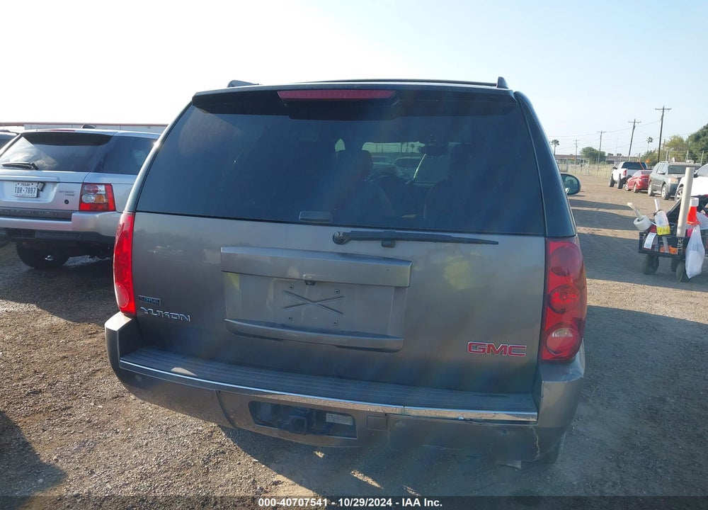 2011 GMC YUKON DENALI VIN: 1GKS1EEF2BR178303