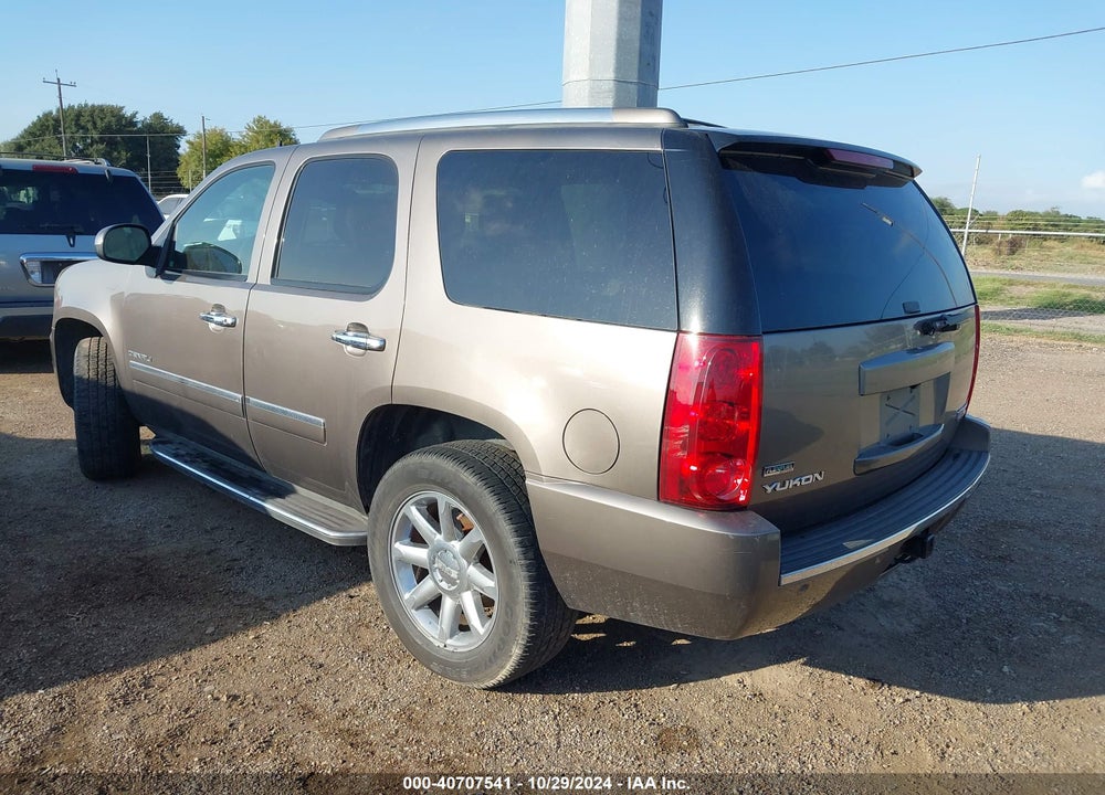2011 GMC YUKON DENALI VIN: 1GKS1EEF2BR178303