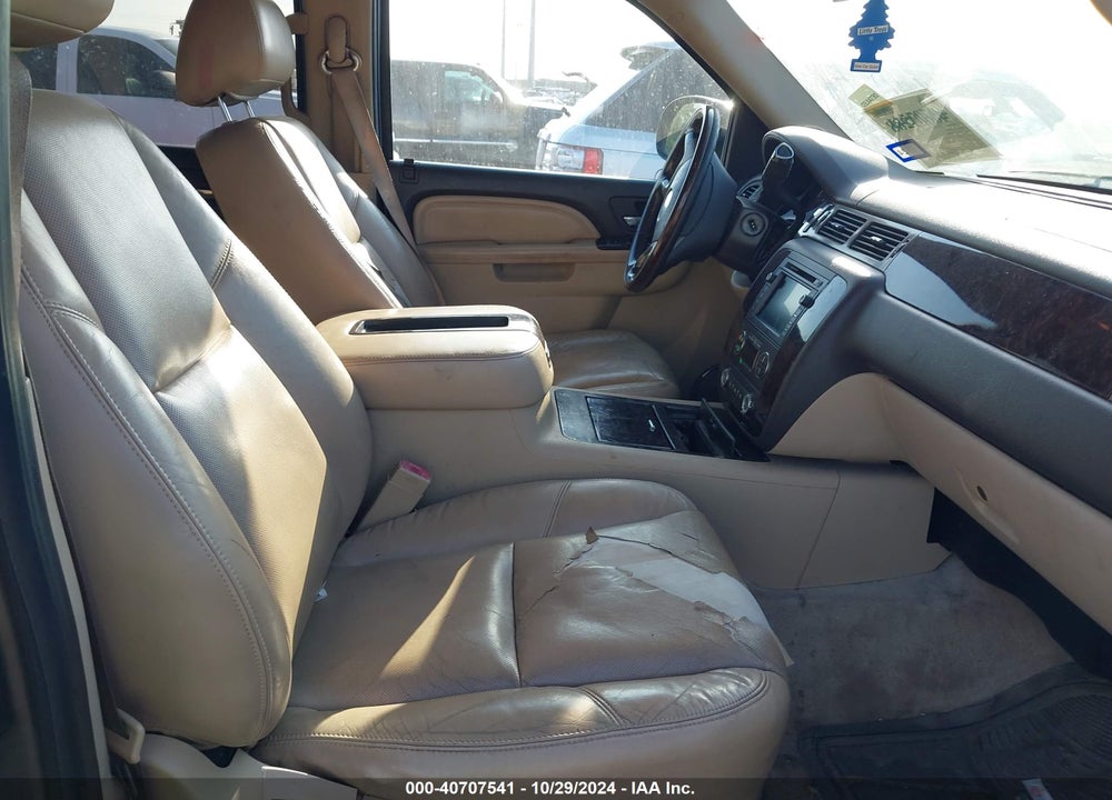 2011 GMC YUKON DENALI VIN: 1GKS1EEF2BR178303