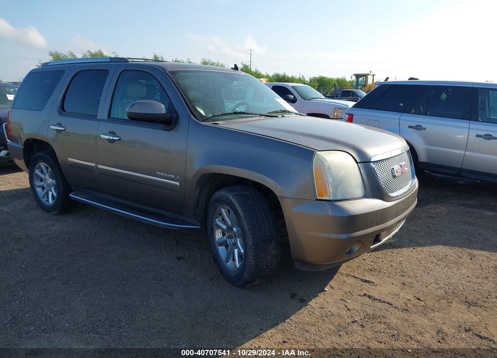 2011 GMC YUKON DENALI VIN: 1GKS1EEF2BR178303