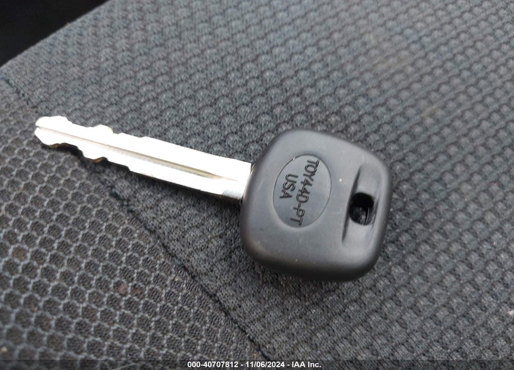 2007 TOYOTA MATRIX/XR VIN: 2T1KR32E37C681103