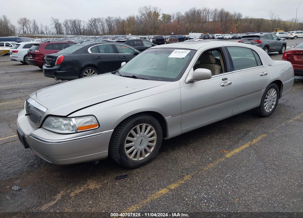 2005 LINCOLN TOWN CAR SIGNATURE LIMITED VIN: 1LNHM82W65Y661172