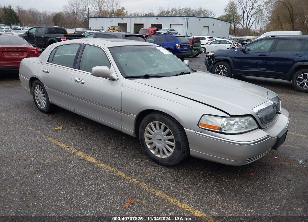 2005 LINCOLN TOWN CAR SIGNATURE LIMITED VIN: 1LNHM82W65Y661172