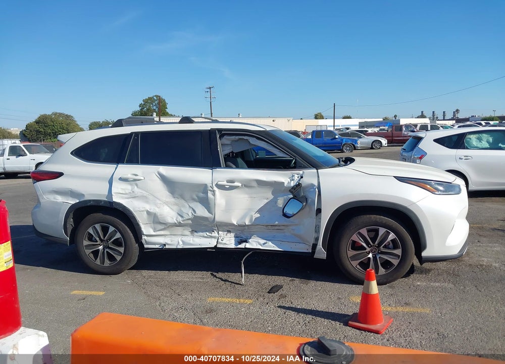 2021 TOYOTA HIGHLANDER XLE VIN: 5TDHZRAH2MS529101