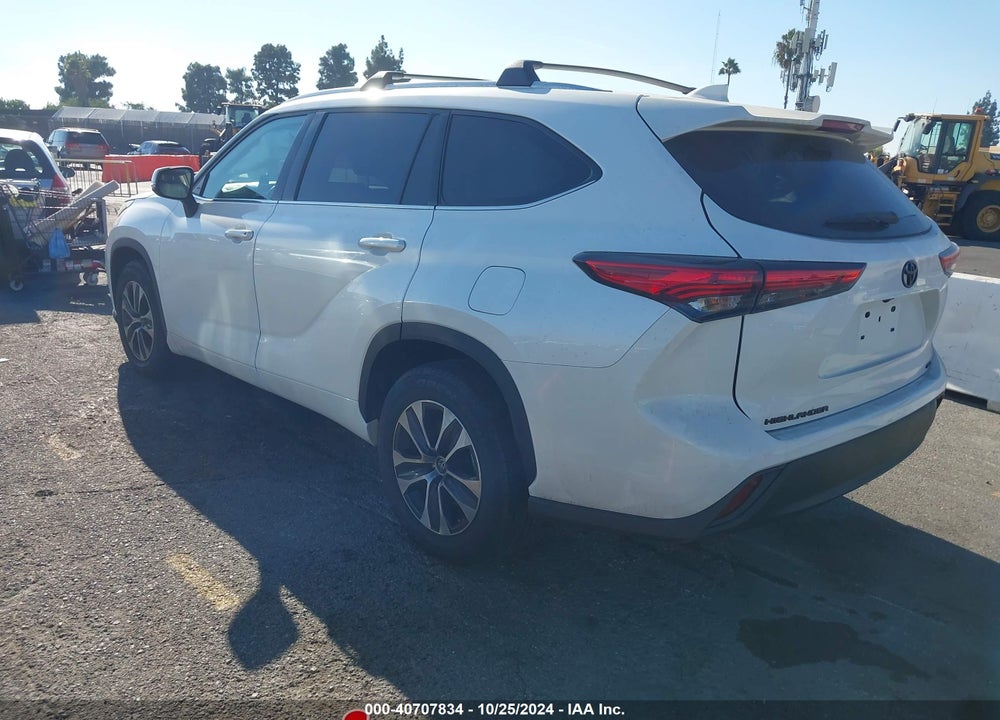 2021 TOYOTA HIGHLANDER XLE VIN: 5TDHZRAH2MS529101