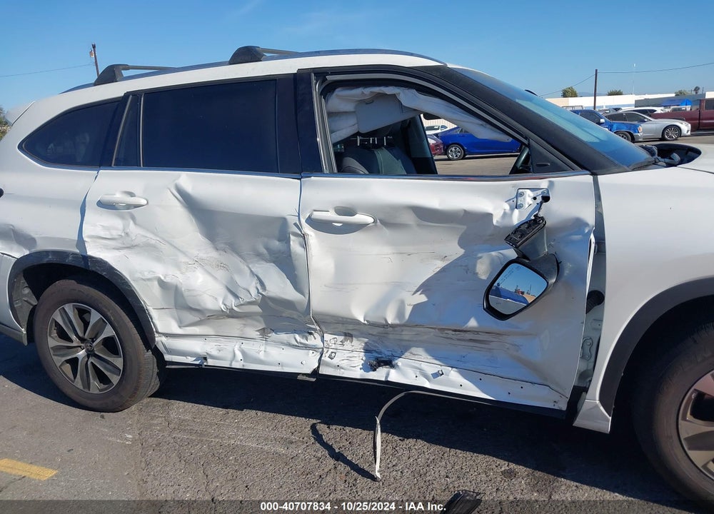 2021 TOYOTA HIGHLANDER XLE VIN: 5TDHZRAH2MS529101