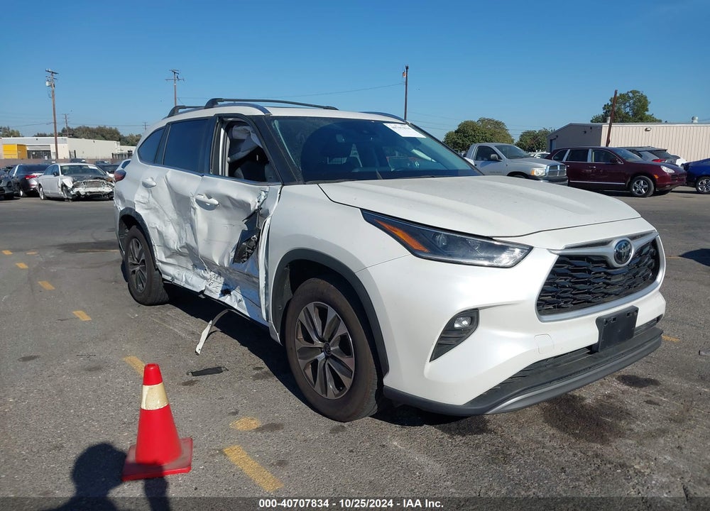 2021 TOYOTA HIGHLANDER XLE VIN: 5TDHZRAH2MS529101