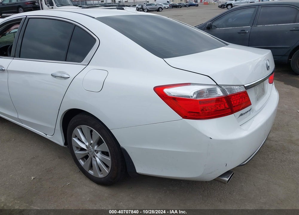 2015 HONDA ACCORD VIN: 1HGCR3F88FA038260