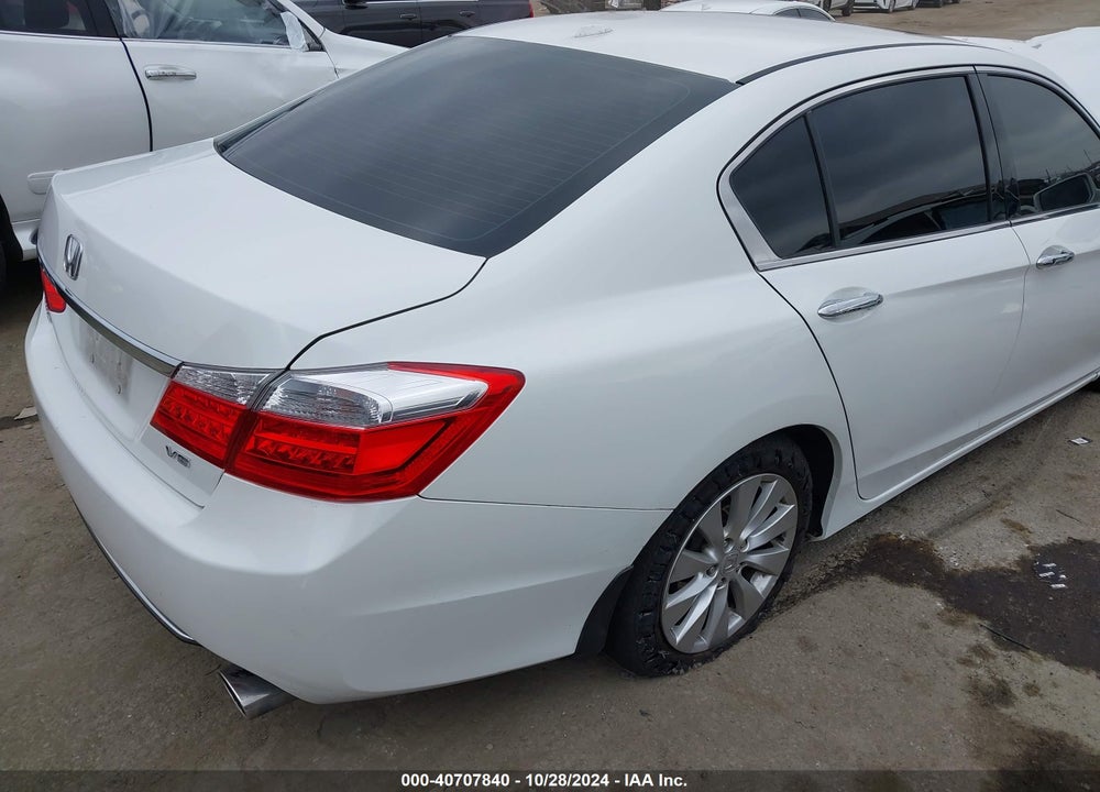 2015 HONDA ACCORD VIN: 1HGCR3F88FA038260