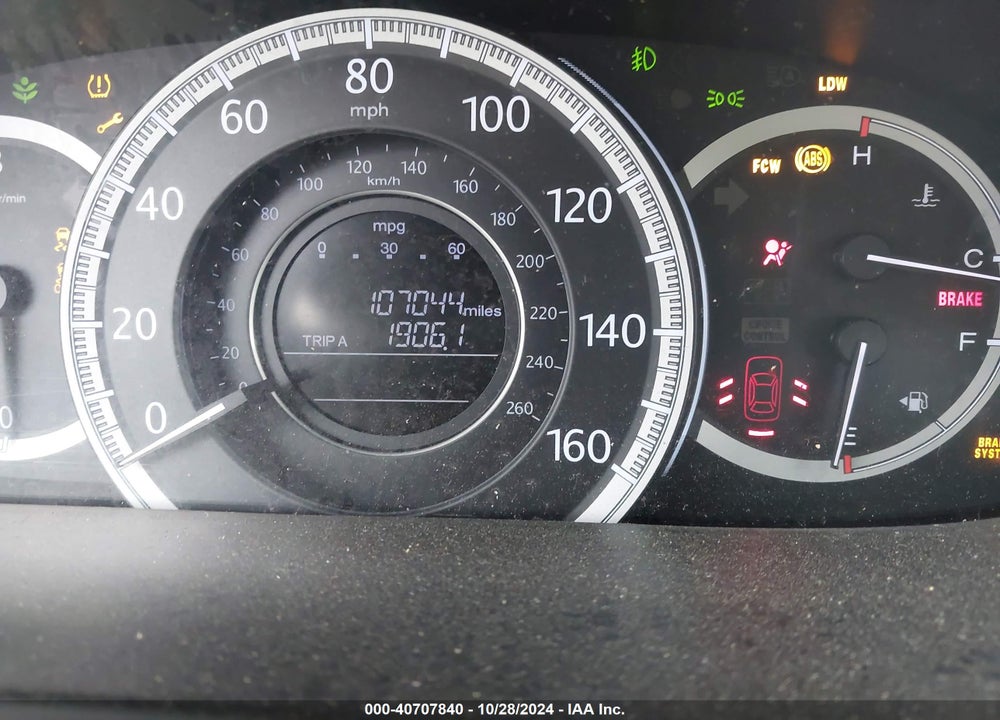 2015 HONDA ACCORD VIN: 1HGCR3F88FA038260