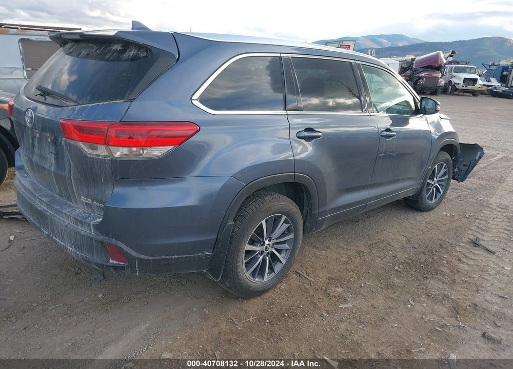 2018 TOYOTA HIGHLANDER XLE VIN: 5TDJZRFH2JS874957