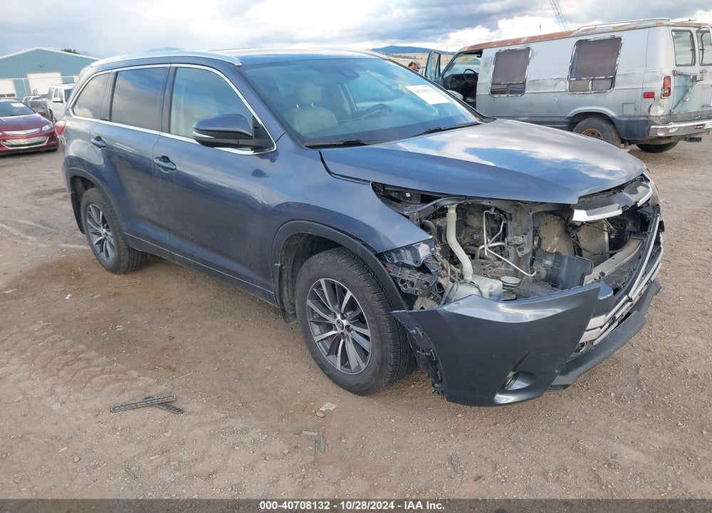 2018 TOYOTA HIGHLANDER XLE VIN: 5TDJZRFH2JS874957