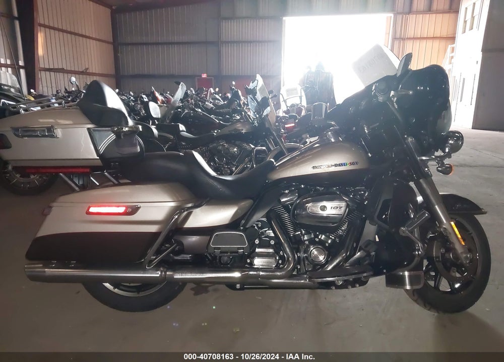 2018 HARLEY-DAVIDSON FLHTK ULTRA LIMITED VIN: 1HD1KED17JB642962