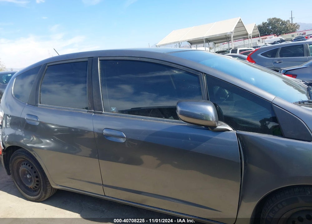 2013 HONDA FIT VIN: JHMGE8G31DC019786